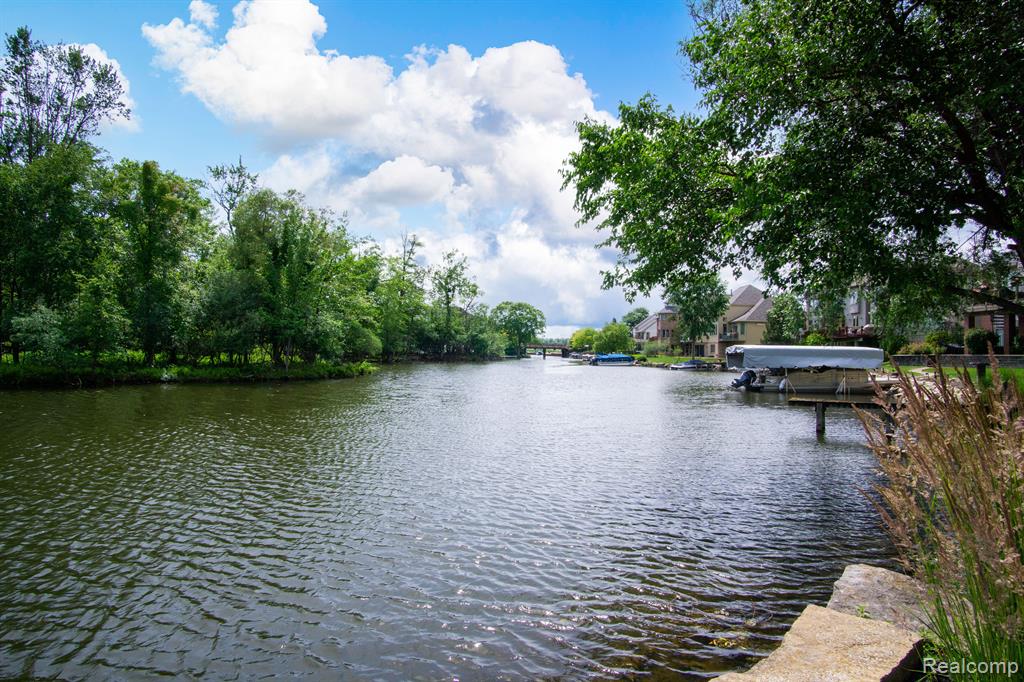 4425 ISLAND VIEW Drive, Waterford, MI 48328 — Photo 7