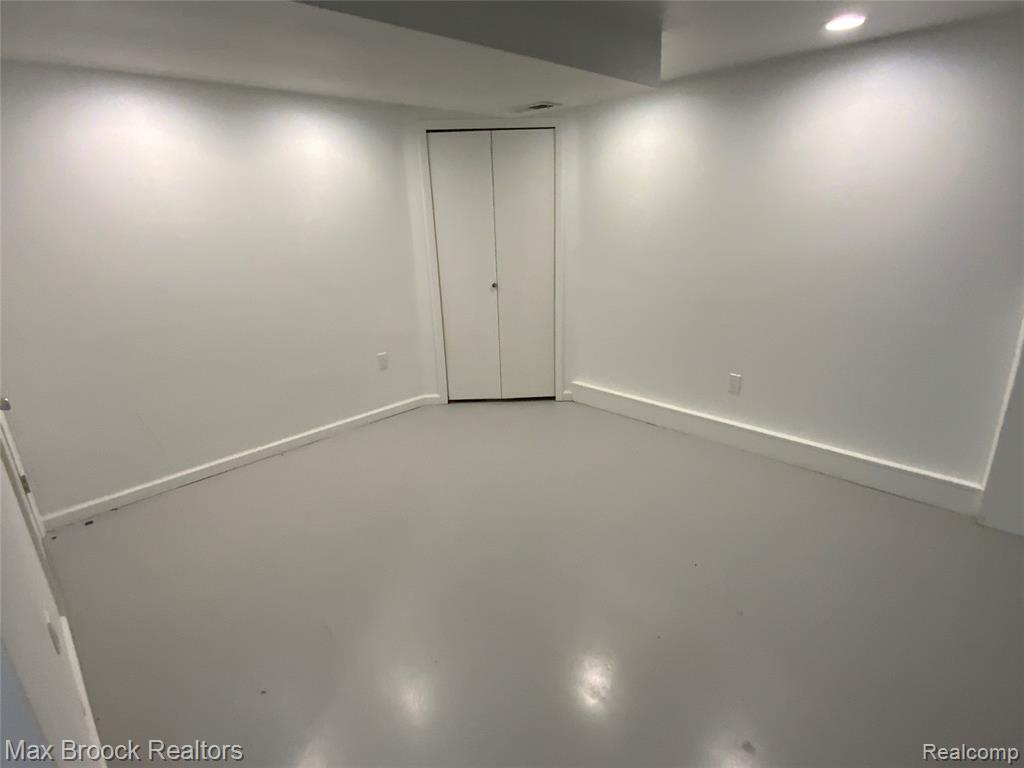 5715 SUNNYCREST Drive, West Bloomfield, MI 48323 — Photo 24