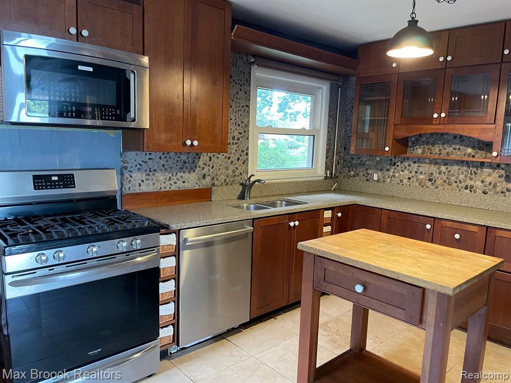 5111 ELIZABETH LAKE Road, Waterford, MI 48327 — Photo 3