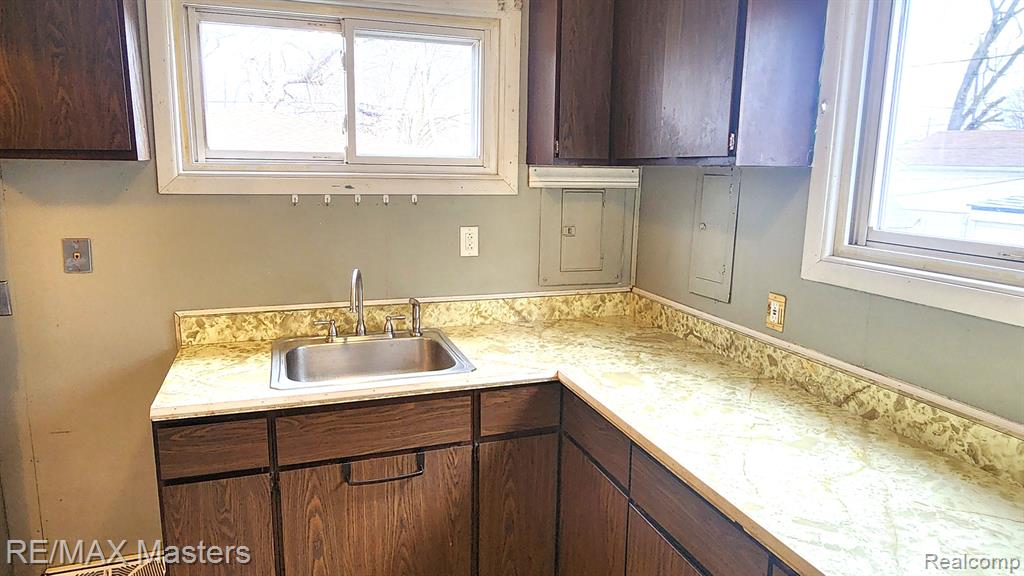 8267 OAK Street, Taylor, MI 48180 — Photo 12