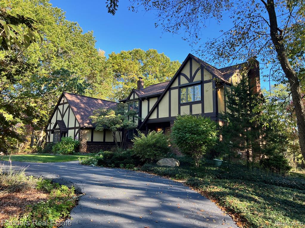 5618 Mountain Road, Brighton, MI 48116 — Photo 2
