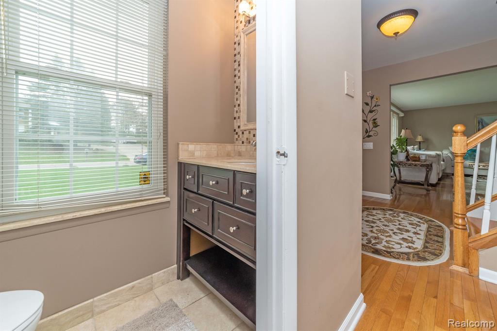 5628 WARRENSHIRE Drive, West Bloomfield, MI — Photo 36