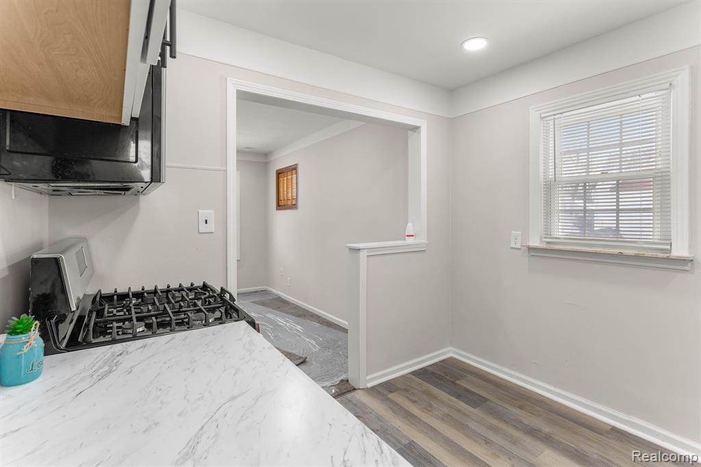 4920 WEDDELL Street, Dearborn Heights, MI 48125 — Photo 10