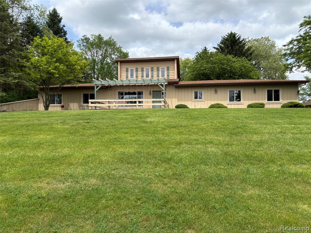 885 Lake Forest Drive, Lapeer, MI 48446