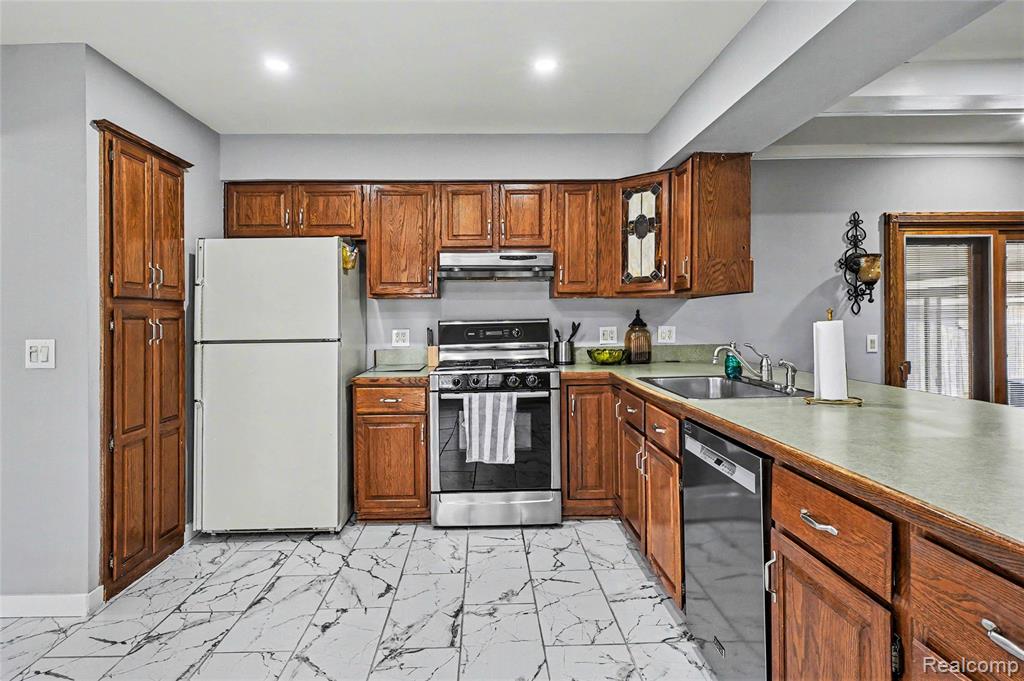 41174 Bernard Drive, Sterling Heights, MI 48313 — Photo 10