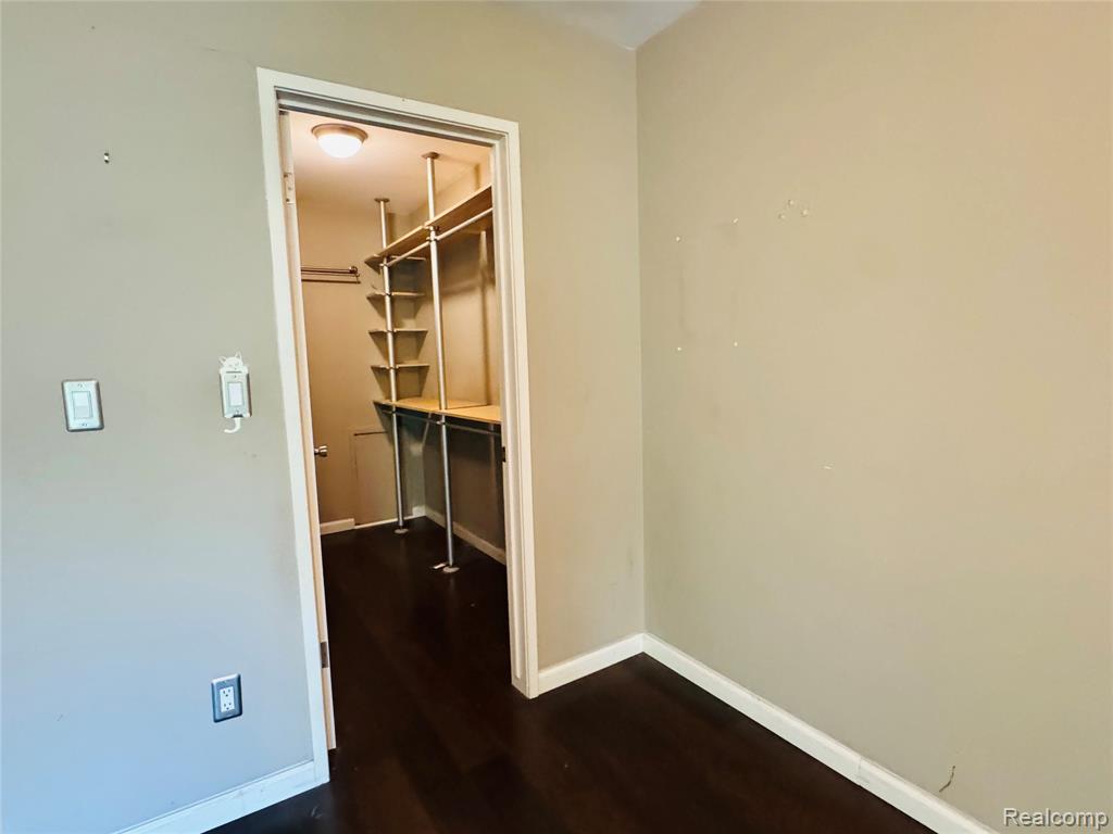 32040 Grand River Avenue, 47, Farmington, MI 48336 — Photo 11