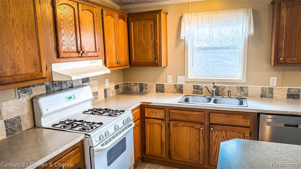 8135 Hillcrest Road, Roscommon, MI 48653 — Photo 12