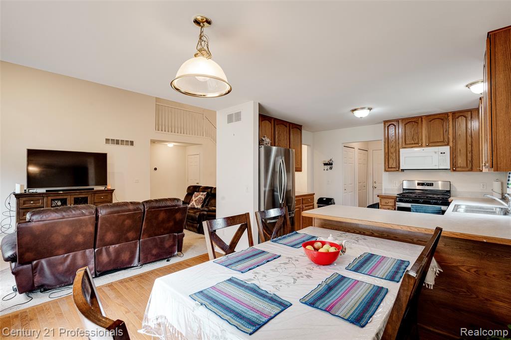 5958 Lochmore Drive, Commerce Twp, MI 48382 — Photo 40
