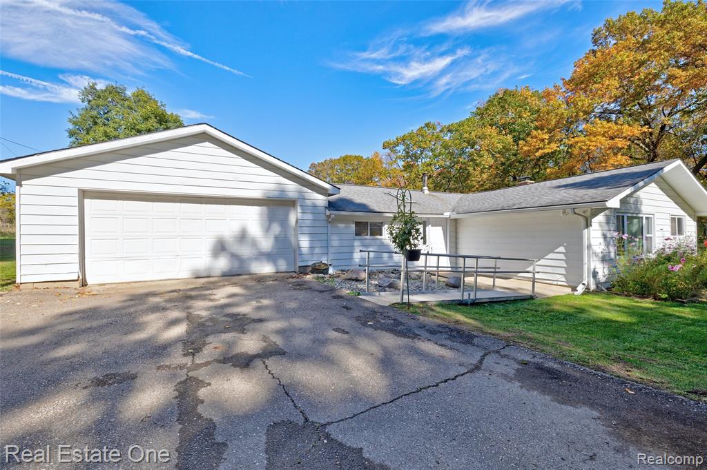 9150 Rattalee Lake Road, Clarkston, MI 48348 — Photo 3