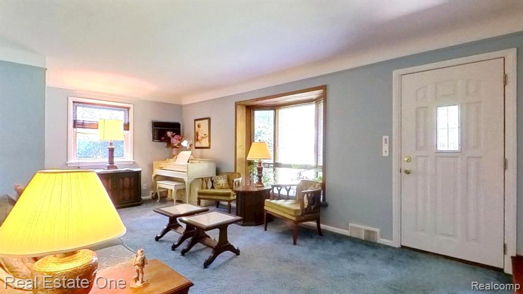 1938 Beverly Street, Sylvan Lake, MI 48320 — Photo 14