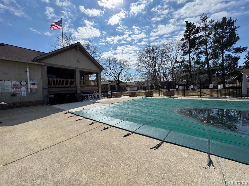 2774 Roundtree Drive, Troy, MI 48083 — Photo 37