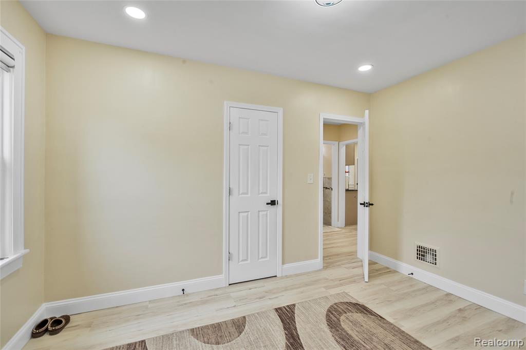 6847 Theisen Street, Dearborn, MI 48126 — Photo 9