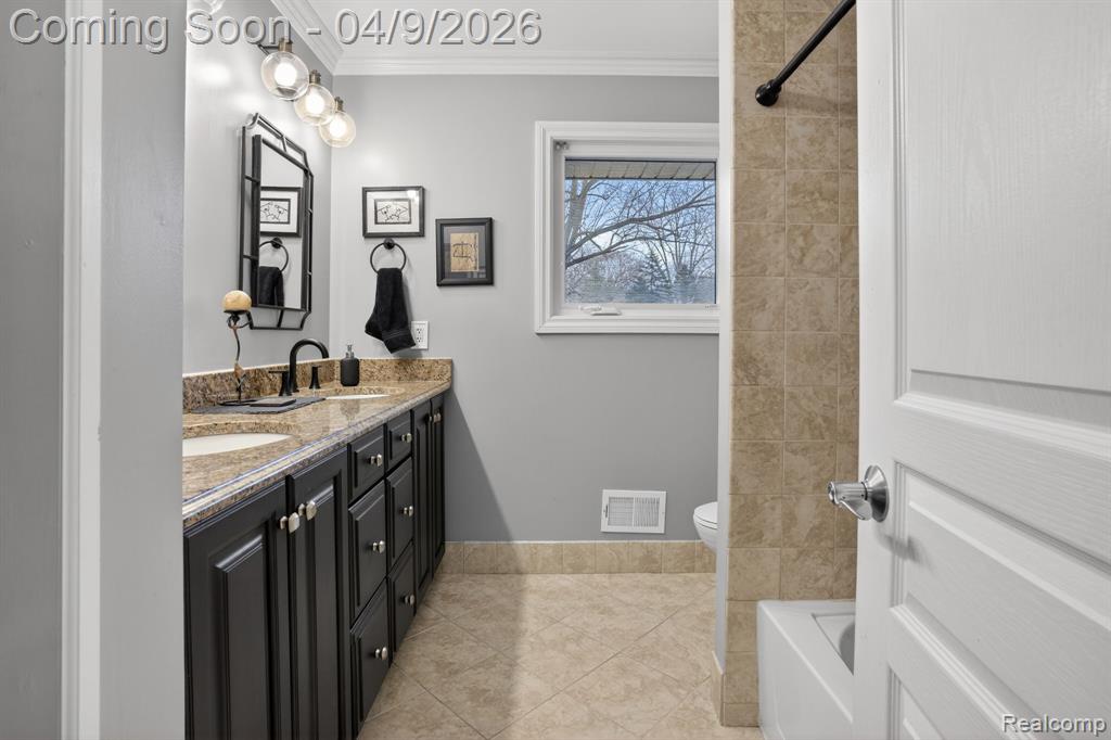 341 Ridgewood Road, Rochester, MI 48306 — Photo 45
