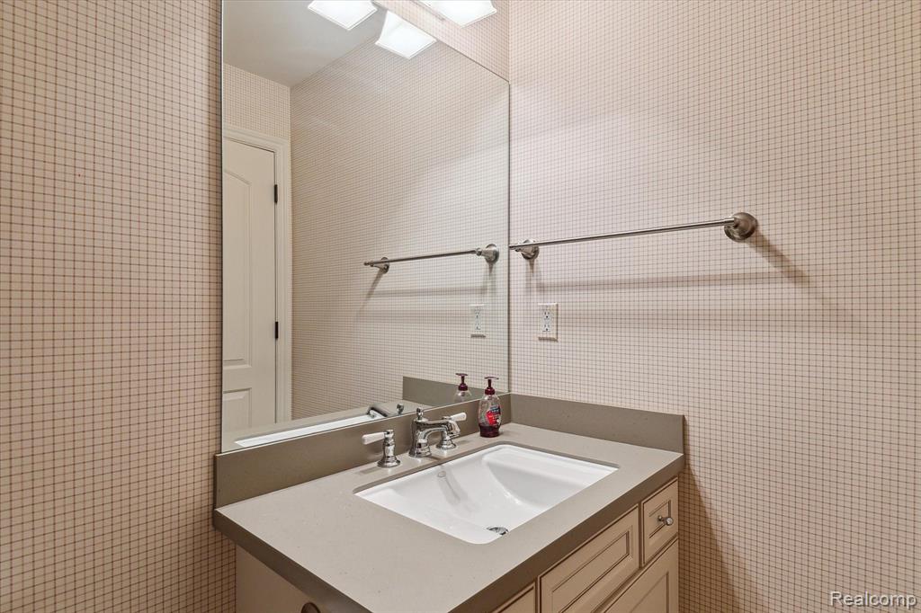 17712 PARKSHORE Drive, Northville, MI 48168 — Photo 53
