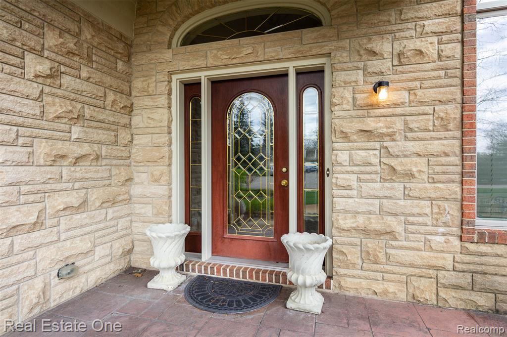 10215 Mill Pointe Drive, Goodrich Vlg, MI — Photo 5