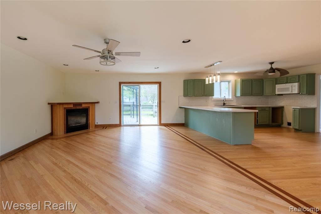 47437 BETTY Street, Shelby Twp, MI 48317 — Photo 11