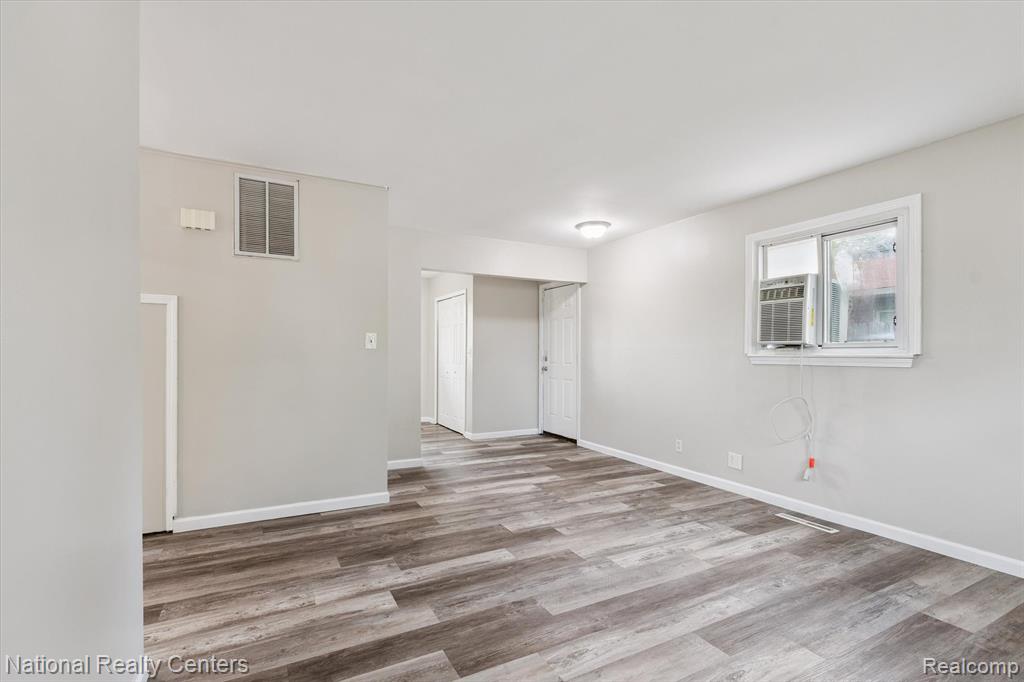 21901 Sloman Street, Oak Park, MI 48237 — Photo 6