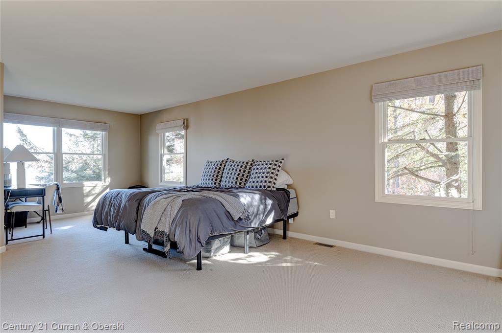 8308 Peninsular Drive, Fenton, MI 48430 — Photo 36