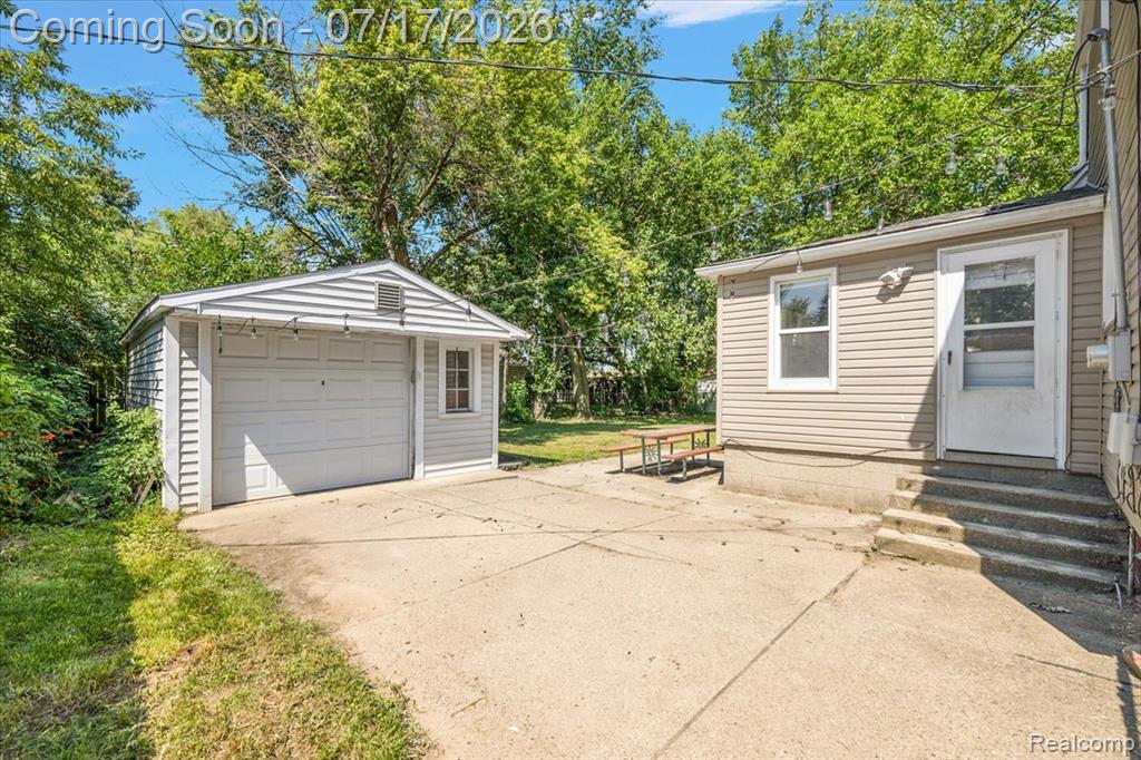 676 W Coy Avenue, Hazel Park, MI 48030 — Photo 20