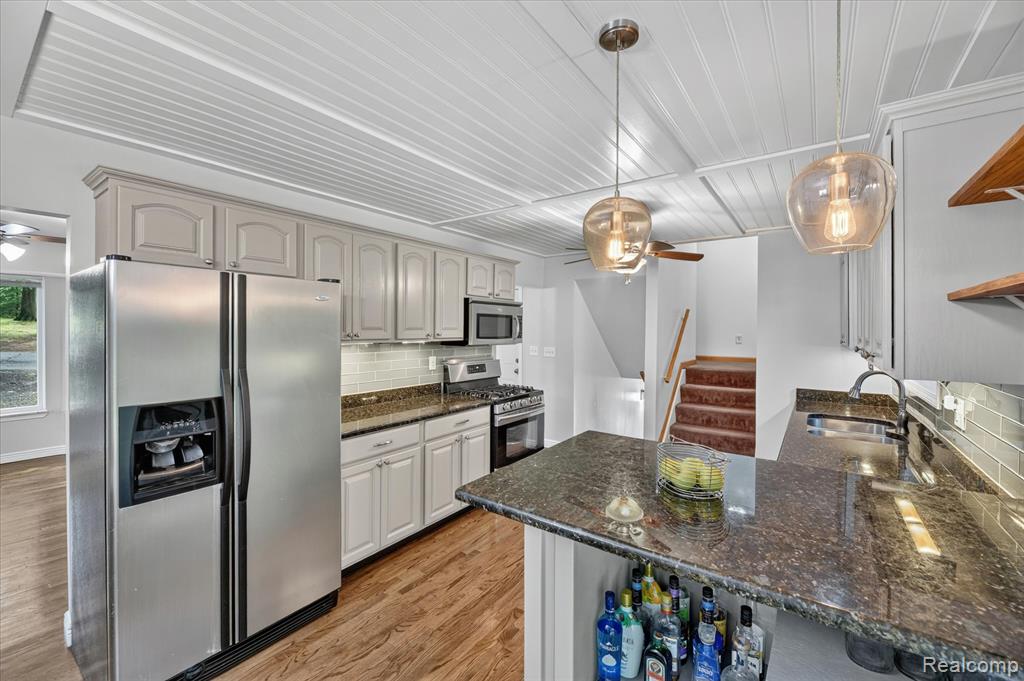 423 Sunset, White Lake, MI 48383 — Photo 18