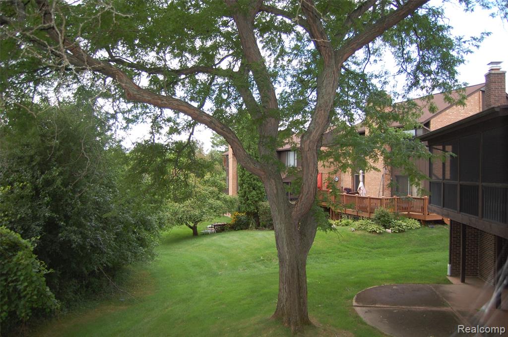2073 BORDEAUX Street, West Bloomfield, MI 48323 — Photo 16