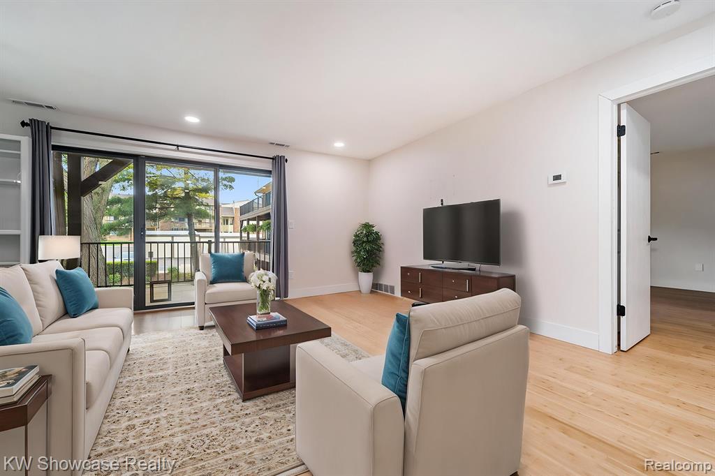 895 S PONTIAC Trail, C206, Walled Lake, MI 48390 — Photo 10