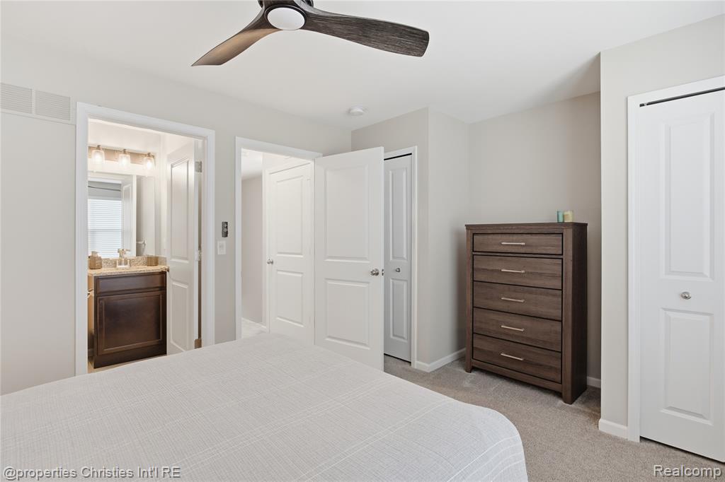 401 Jeff Keeton Drive, 40, Hazel Park, MI 48030 — Photo 18