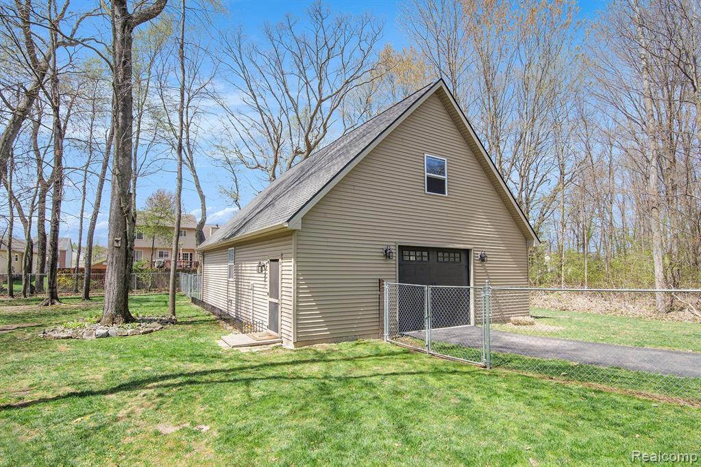 682 FOXFIRE Drive, Howell, MI 48843 — Photo 28