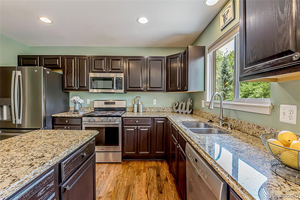 58721 Carriage Lane, South Lyon, MI 48178 — Photo 14