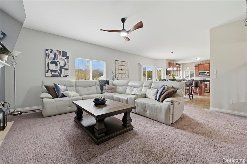 8131 Peninsula Circle, Grand Blanc, MI 48439 — Photo 16