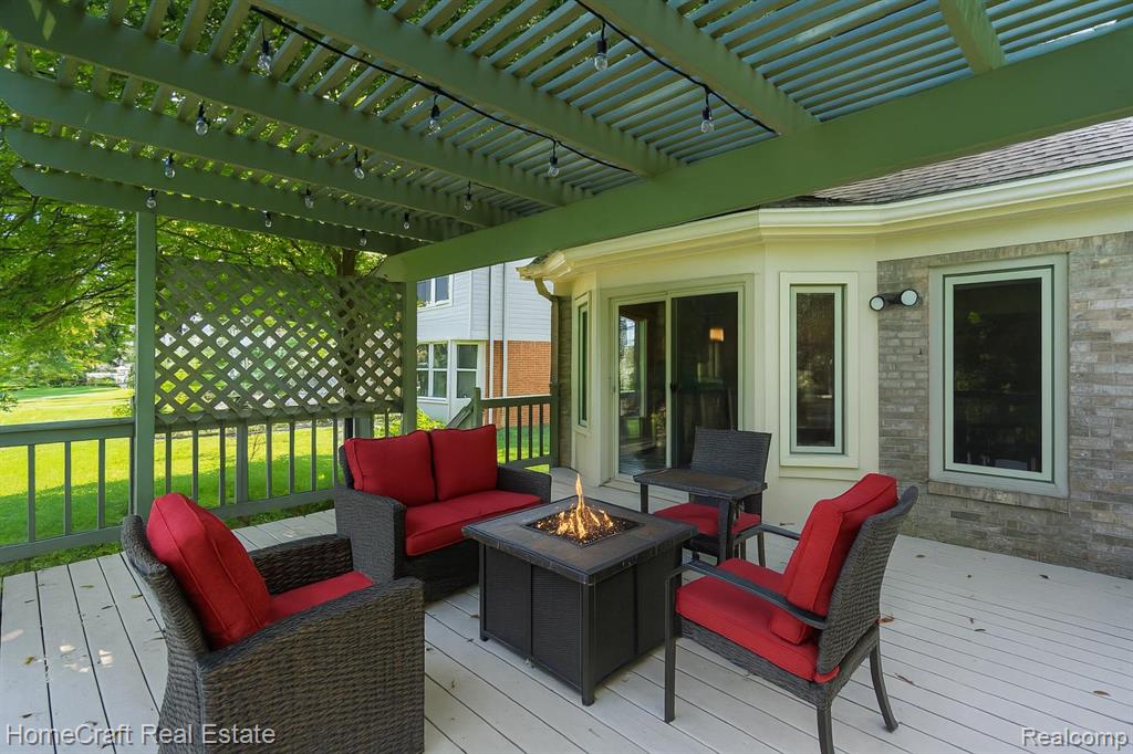 45019 MIDDLEBURY Court, Canton, MI 48188 — Photo 32
