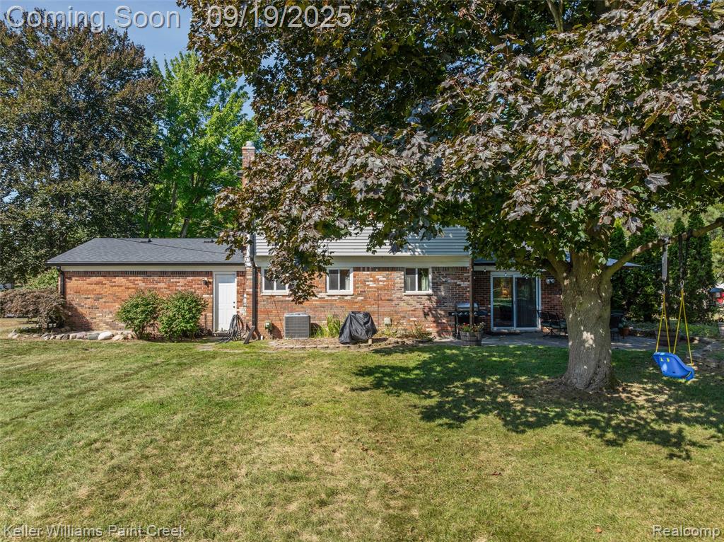 8547 Huron River Drive, White Lake, MI — Photo 32