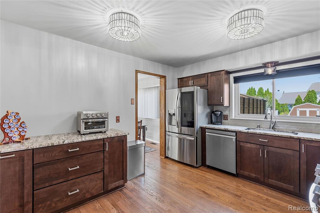 25030 Balsam Drive, Flat Rock, MI 48134 — Photo 12