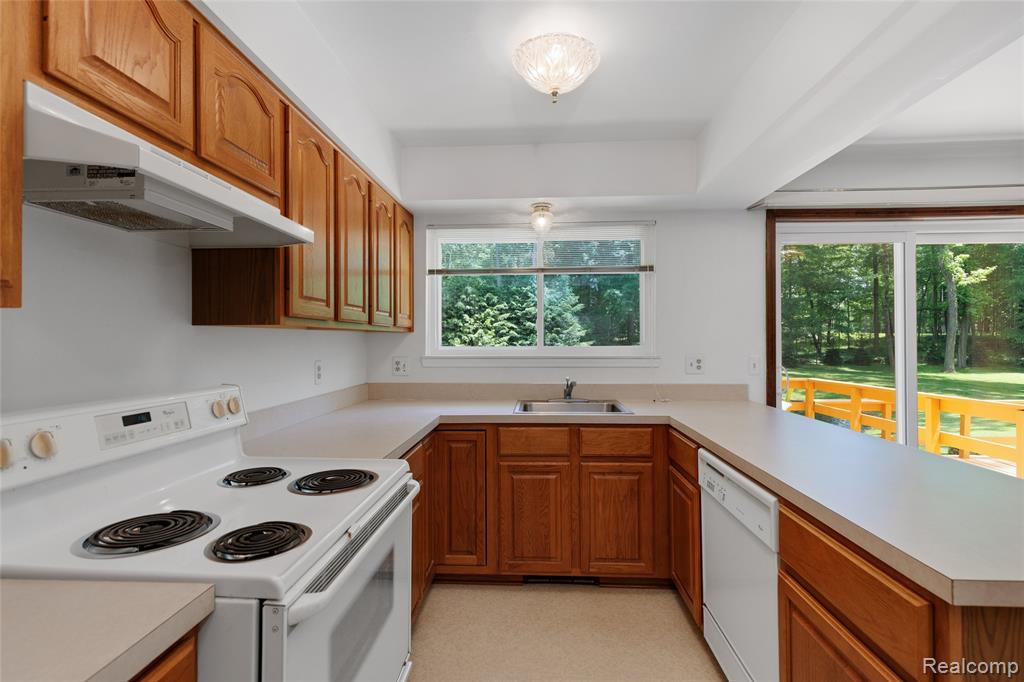 10100 Bridge Lake Road, Clarkston, MI 48348 — Photo 9