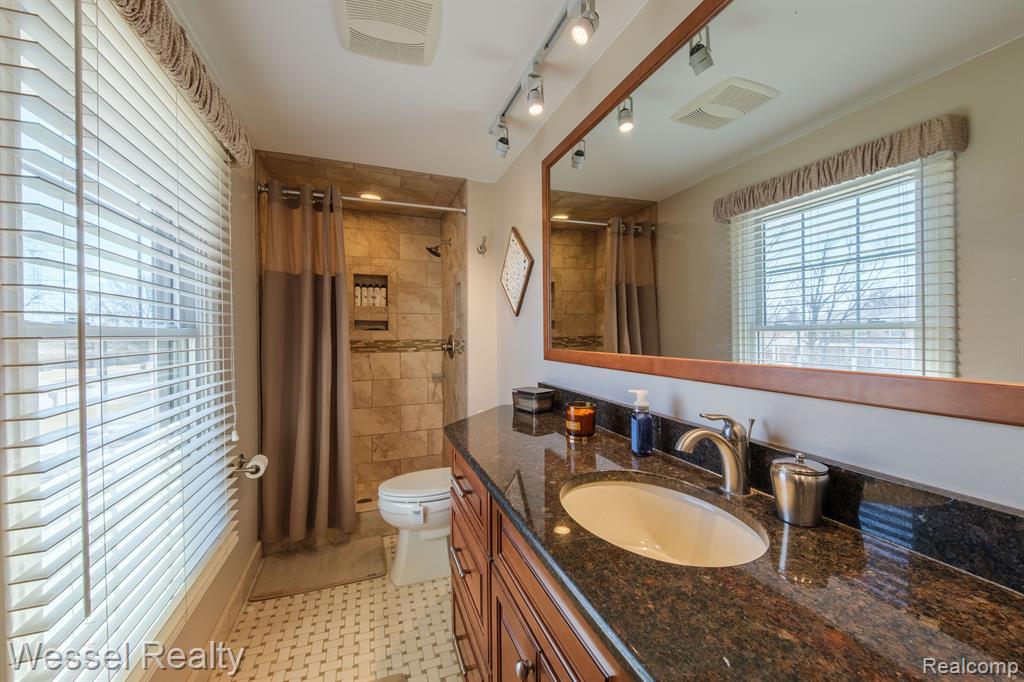 47829 BEN FRANKLIN Drive, Shelby Twp, MI 48315 — Photo 27