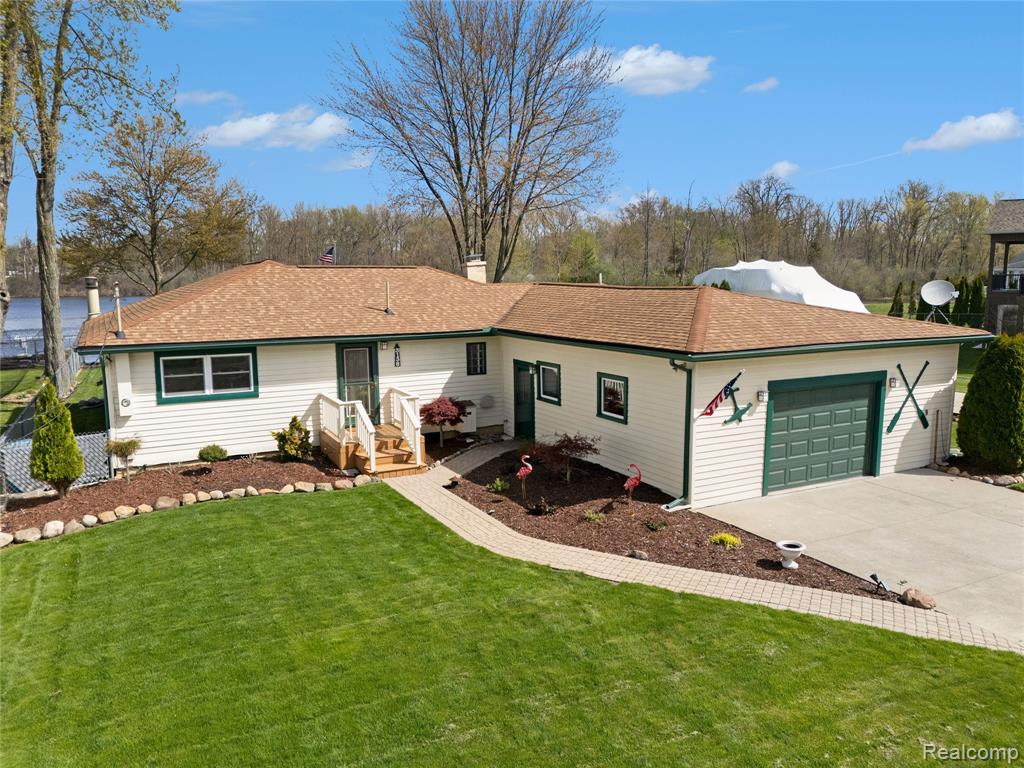 3138 Ponemah Drive, Fenton, MI 48430 — Photo 28