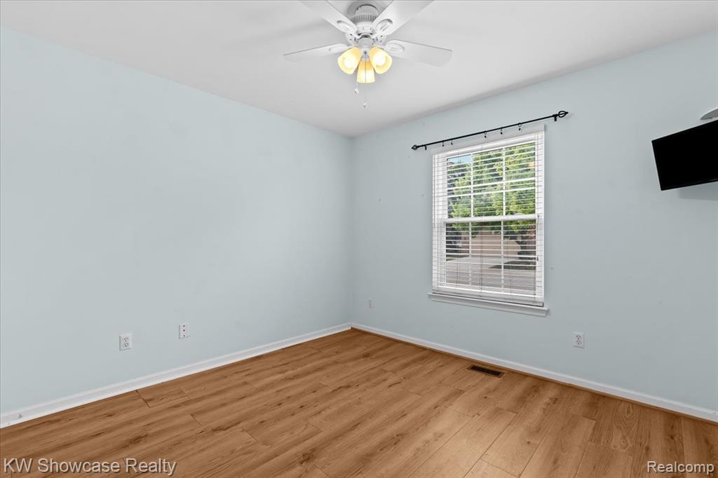 8052 Springdale Drive, White Lake, MI — Photo 22