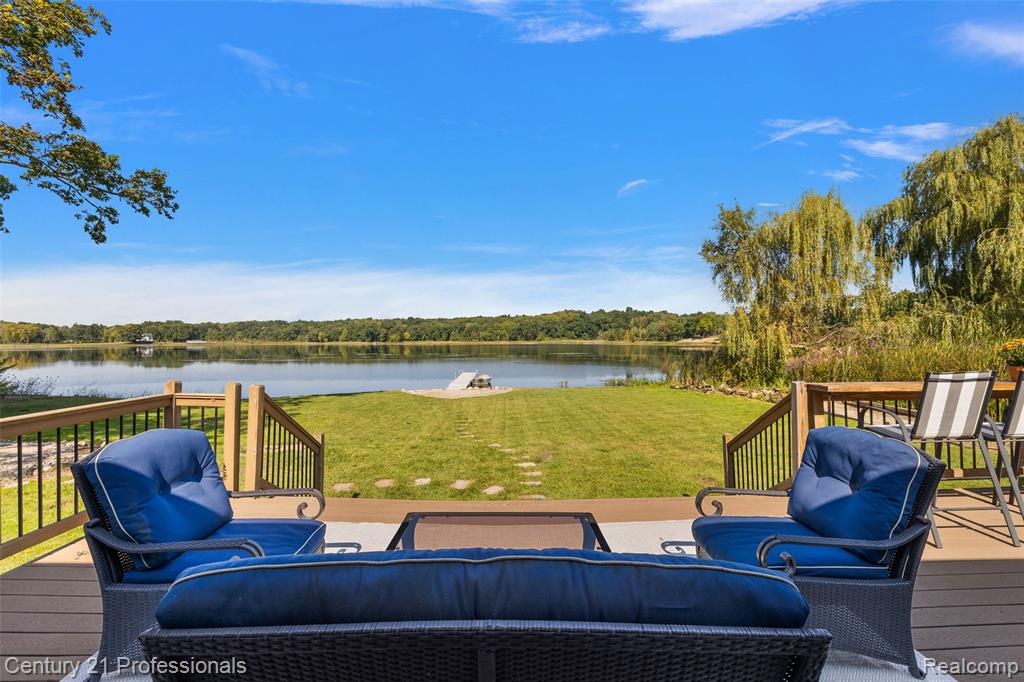 2679 Lakeview Drive, Ortonville, MI 48462 — Photo 11