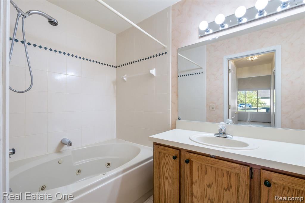 2588 Maple Forest Court, Wixom, MI 48393 — Photo 21