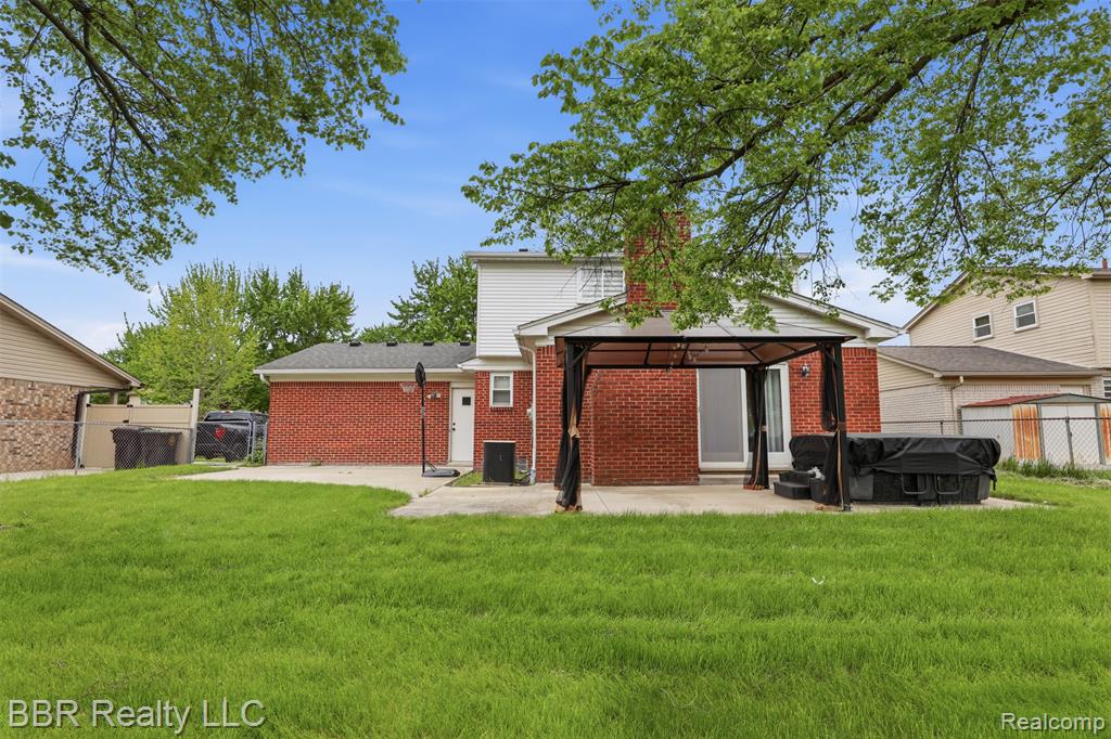 4680 Forest Lane, Trenton, MI 48183 — Photo 34