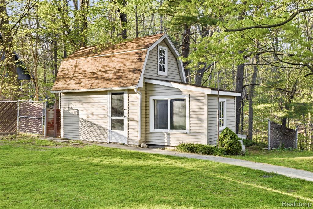 5208 N Hillcrest Drive, MI 48049 — Photo 34