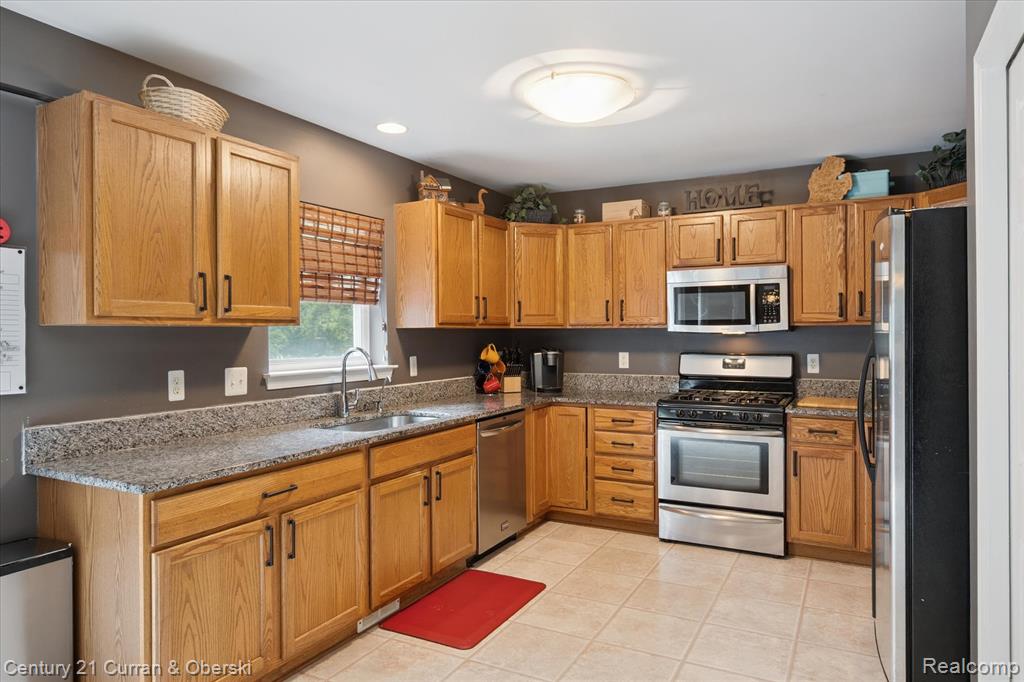 4025 Forest Edge Drive, Commerce Twp, MI 48382 — Photo 10