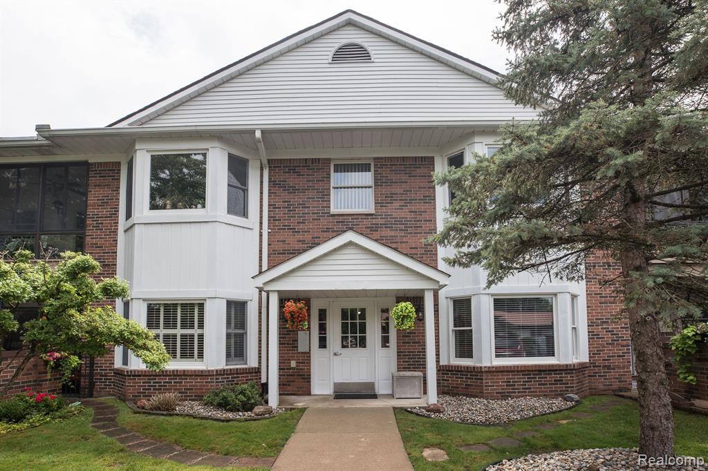 8629 MATHIAS Drive, 48, Grosse Ile, MI 48138 — Photo 2