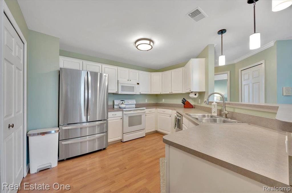 15201 ADRI Circle, Walled Lake, MI 48390 — Photo 5