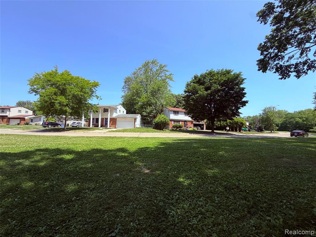 570 Clinton River Drive, Mount Clemens, MI 48043 — Photo 20