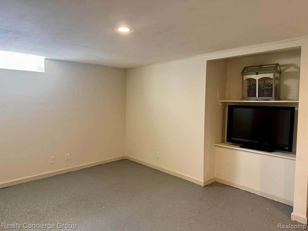 400 N LEONA Avenue, Garden City, MI — Photo 32