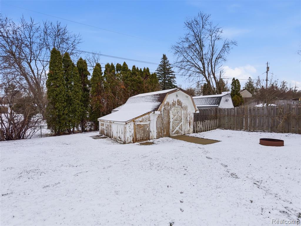 9368 Debby Jo Drive, Clawson, MI — Photo 28