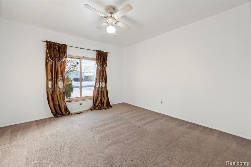 4681 Dickson Drive, Sterling Heights, MI 48310 — Photo 14