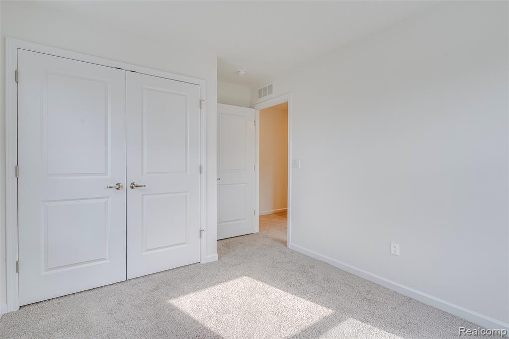 4876 Parkside Lane, Troy, MI 48085 — Photo 18