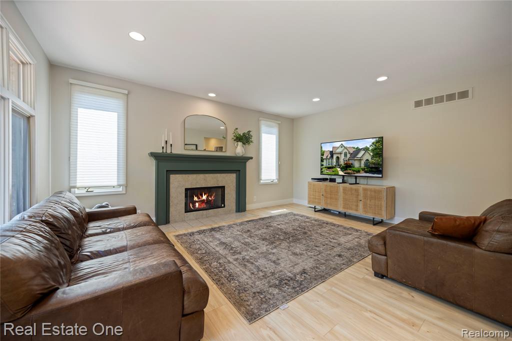 6210 Orchard Woods Drive, West Bloomfield, MI 48324 — Photo 23